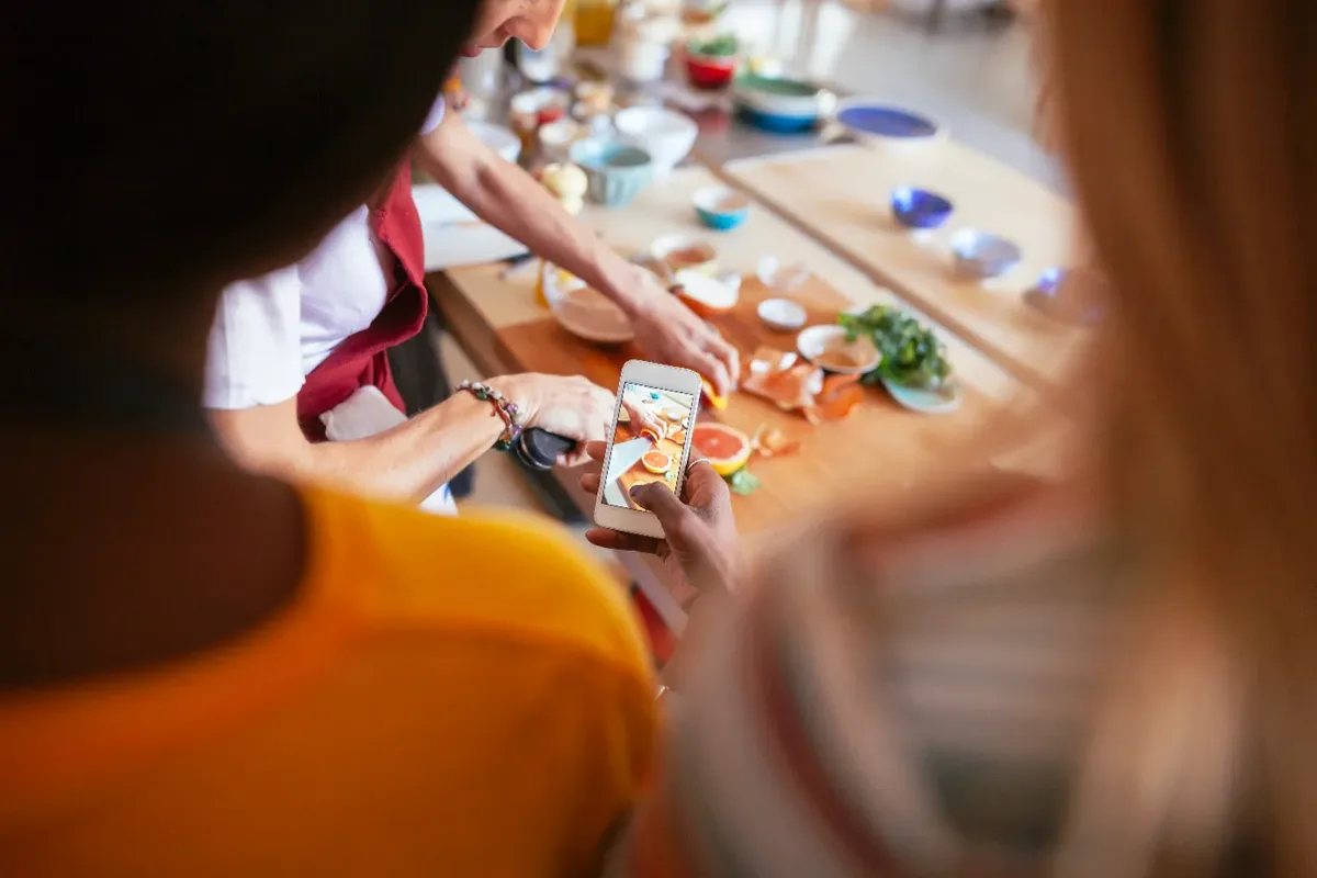 People preparing healthy food together at a workshop